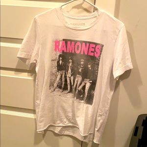 Ramones graphic tee size medium